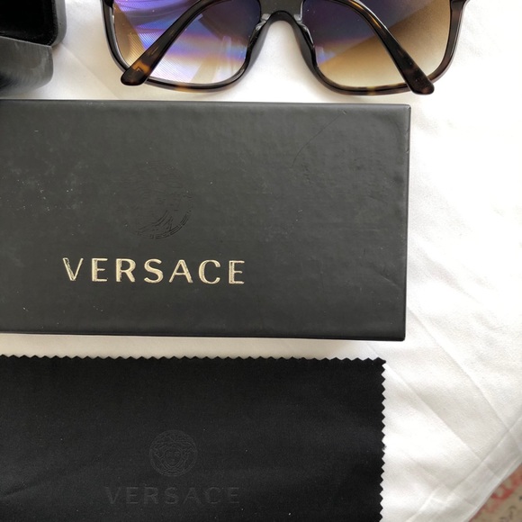 Versace Sunglasses - Picture 4 of 11